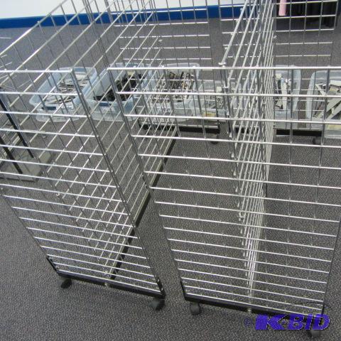 lot 32 image: Wire Grid Merchandisers