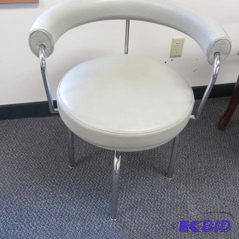 lot 6 image: Cassina Italian Swivel Chair