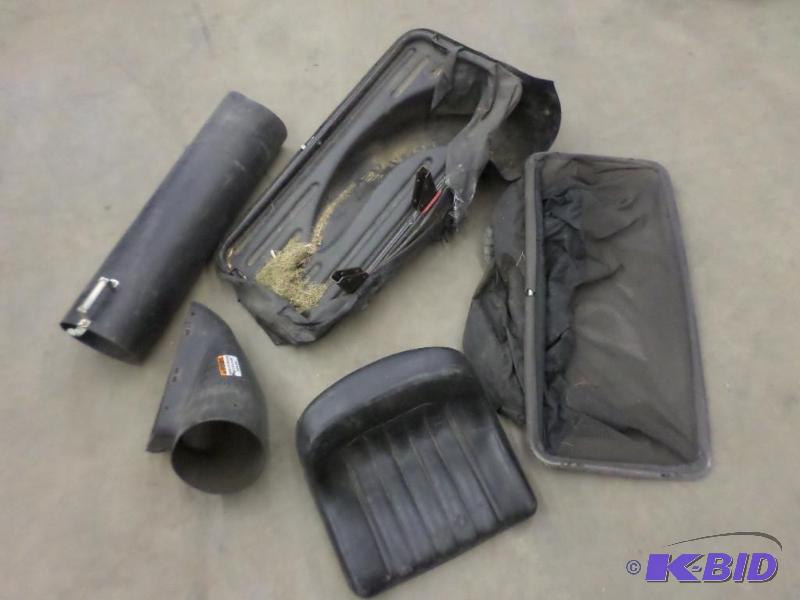 lot 31 image: Snapper Riding Lawn Mower Collection System...