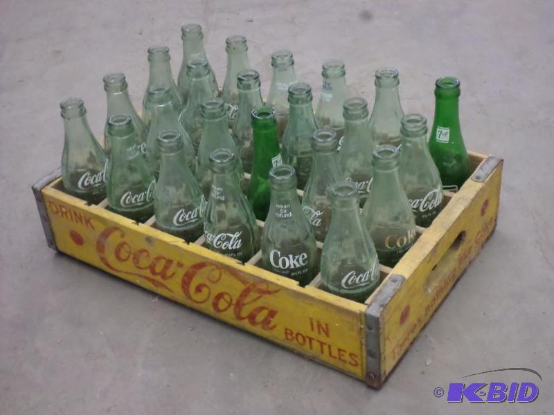 lot 36 image: Vintage Wooden Coca-Cola Tray With Vintage Gl...