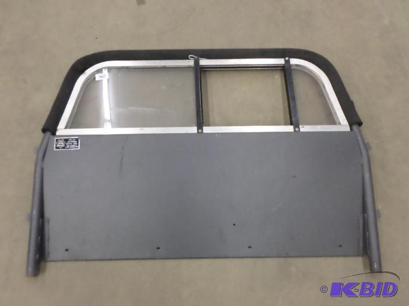 lot 40 image: 2005 Ford Expedition Setina Divider With Slid...