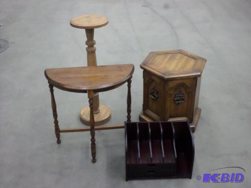 lot 71 image: 4-Piece Furniture Set All In Good Condition...