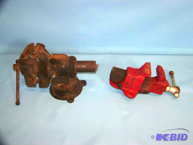 lot 44 image: (2) Heavy Duty, Work Bench  Table Clamps