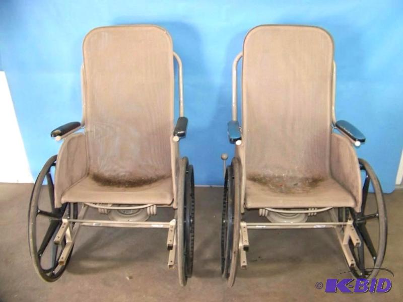 lot 52 image: (2) Wheel Chairs  Wheelchairs