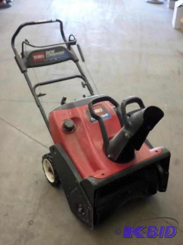 Toro Snow Commander 7HP Electric Start Snowbl...