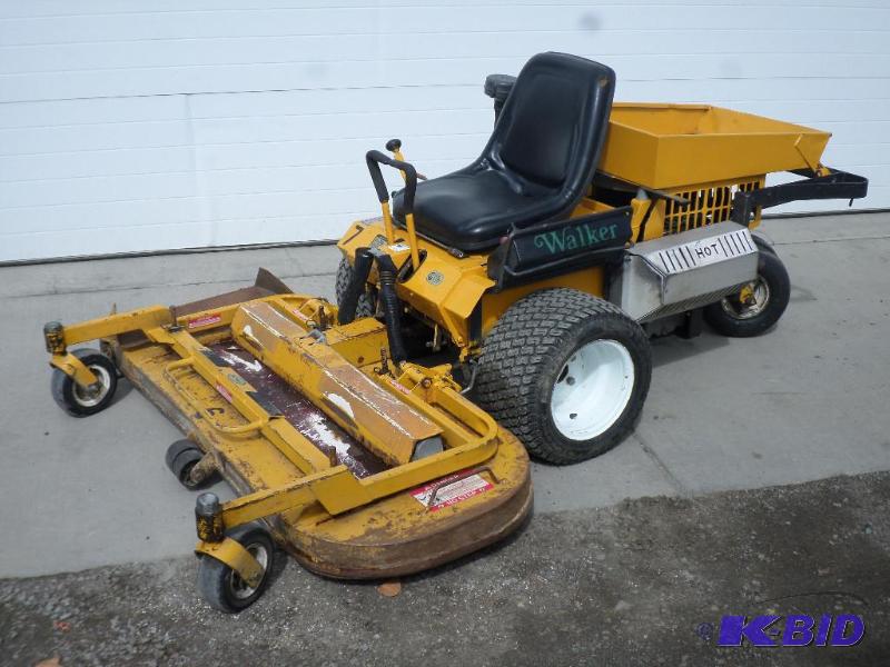 lot 3 image: 1997 Walker Model GTHS Commercial Zero-Turn H...