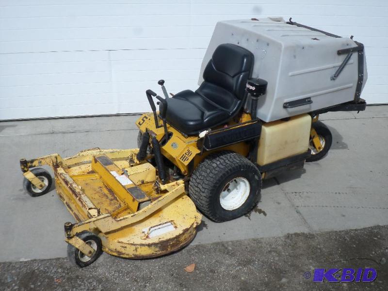 lot 4 image: 1994 Walker Model GTHS Commercial Zero-Turn H...