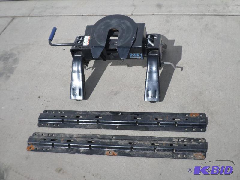 lot 8 image: Reese Pro-Series 15000# 5th-Wheel Hitch, Like...