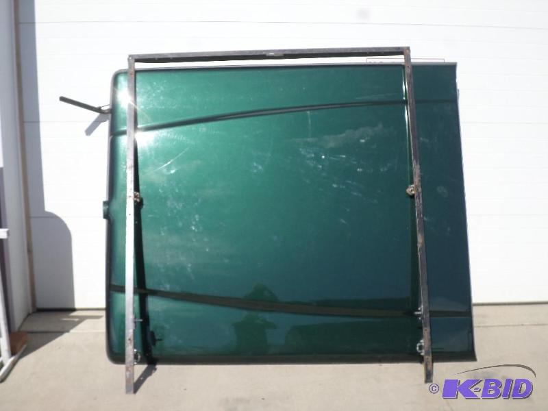 lot 9 image: Jason 8ft Fiberglass Truck Tonneau Cover, Fit...