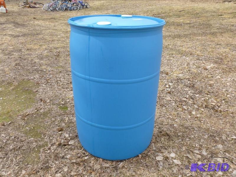 lot 101 image: Large 55 gallon plastic barrel, comes with tw...