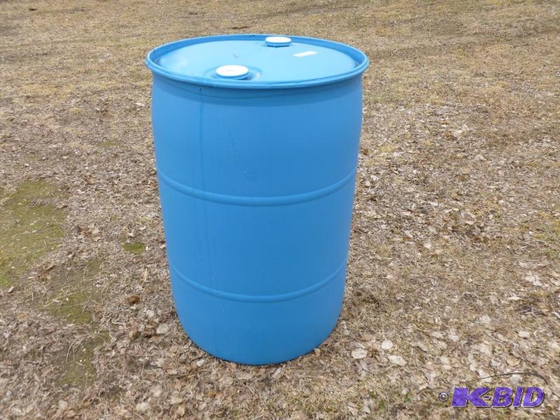 lot 104 image: Large 55 gallon plastic barrel, comes with tw...