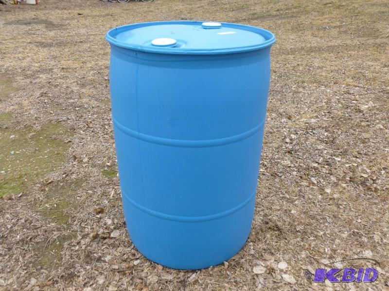 lot 105 image: Large 55 gallon plastic barrel, comes with tw...