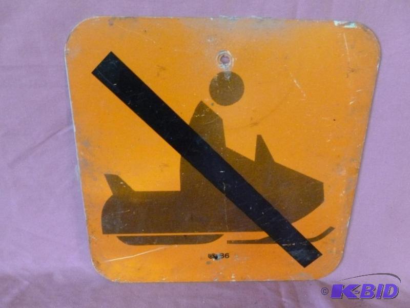 lot 116 image: Heavy gage metal trail sign that measures 12&...