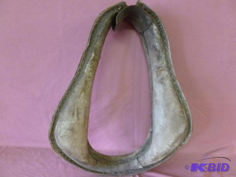 lot 126 image: Large vintage leather horse collar that measu...