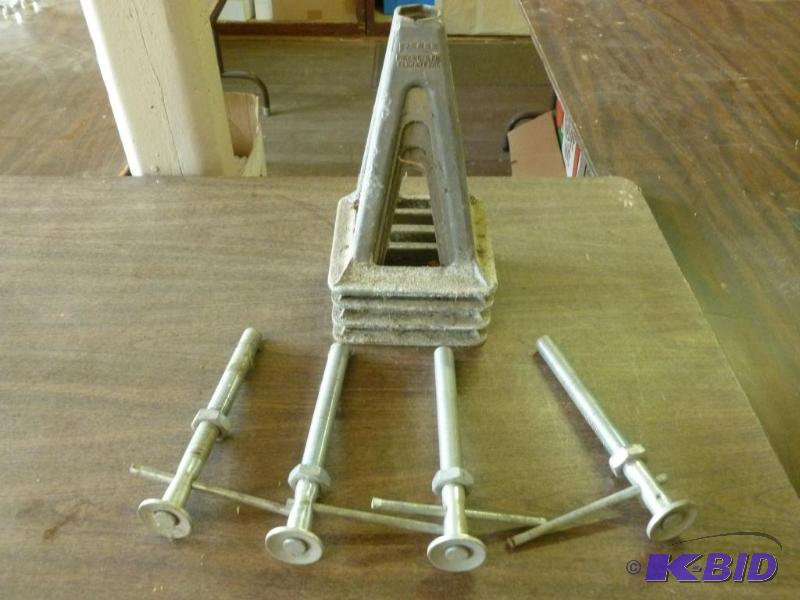 lot 132 image: Reese set of four heavy duty aluminum RV leve...