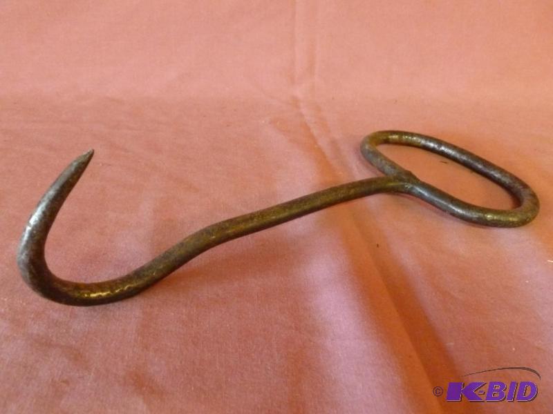 lot 143 image: Vintage iron bail hook that measures 12 14&q...