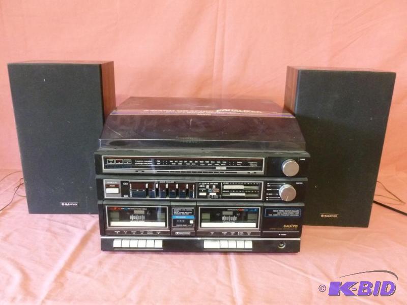 lot 2 image: Sanyo&nbspstereo system model GXT 727, comes...