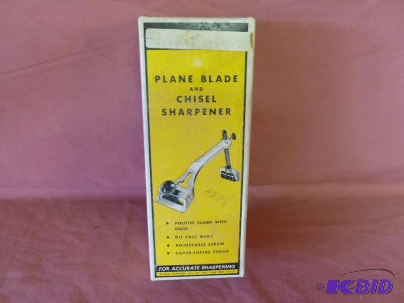 lot 20 image: Vintage General plane blade and chisel sharpe...