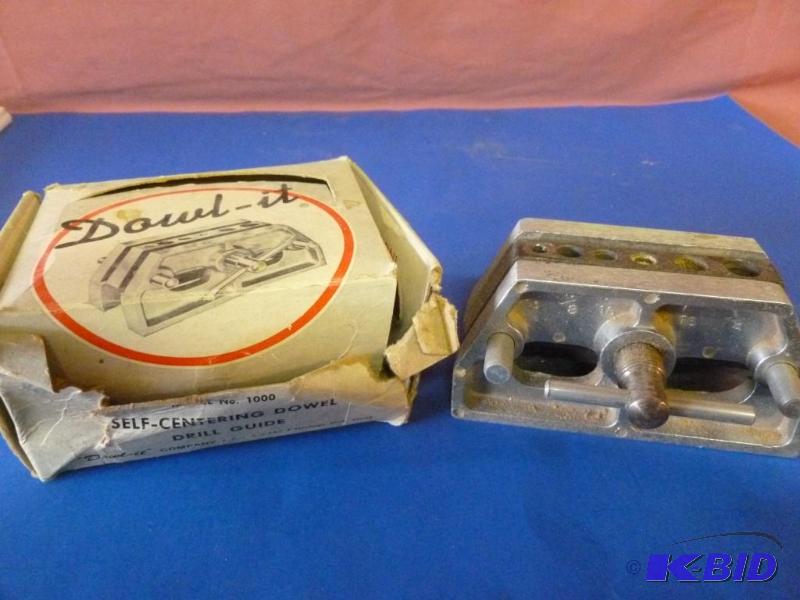 lot 24 image: Vintage Dowl - It self - centering dowel dril...