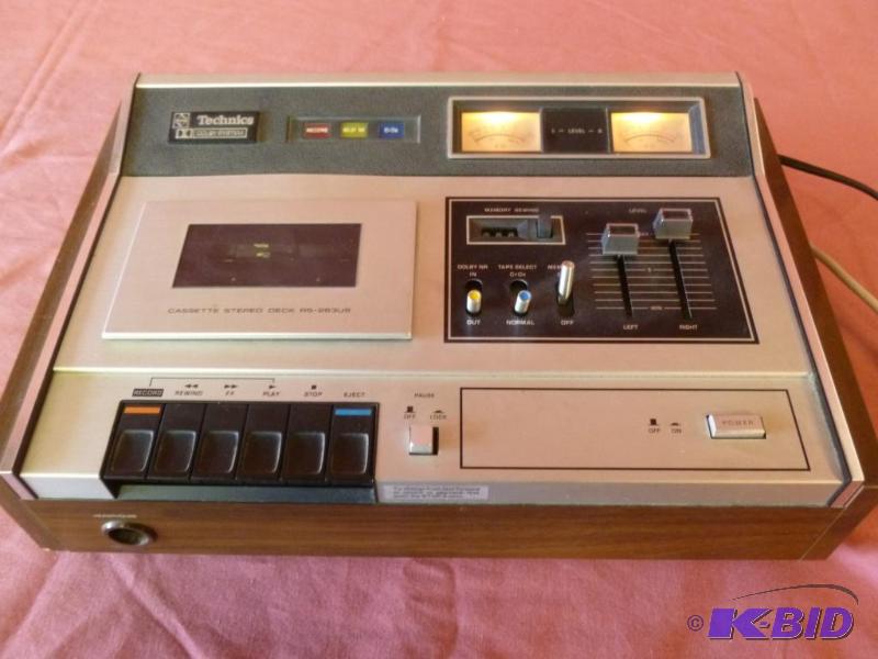 lot 3 image: Vintage Technics cassette stereo deck model R...
