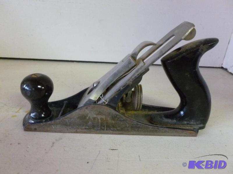 lot 35 image: Vintage Stanley No. 3 jack plane that measure...