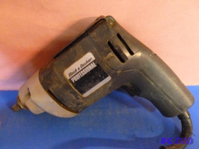 lot 40 image: Black & Decker heavy duty V.S.R drywall s...
