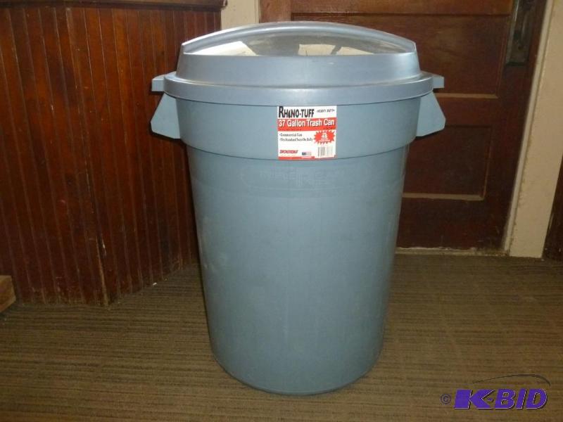 lot 59 image: Rhino - Tuff 37 gallon trash can with lid, go...