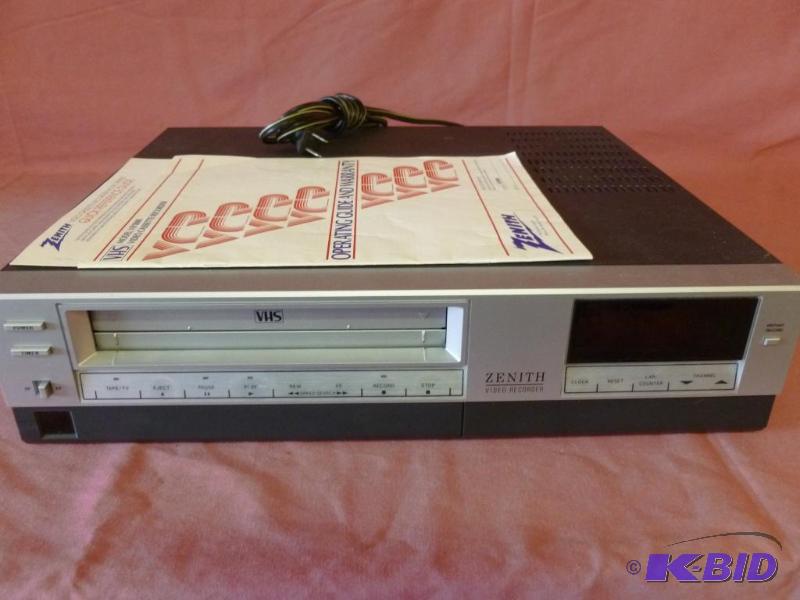 lot 6 image: Zenith VHS video recorder model VR1800, comes...