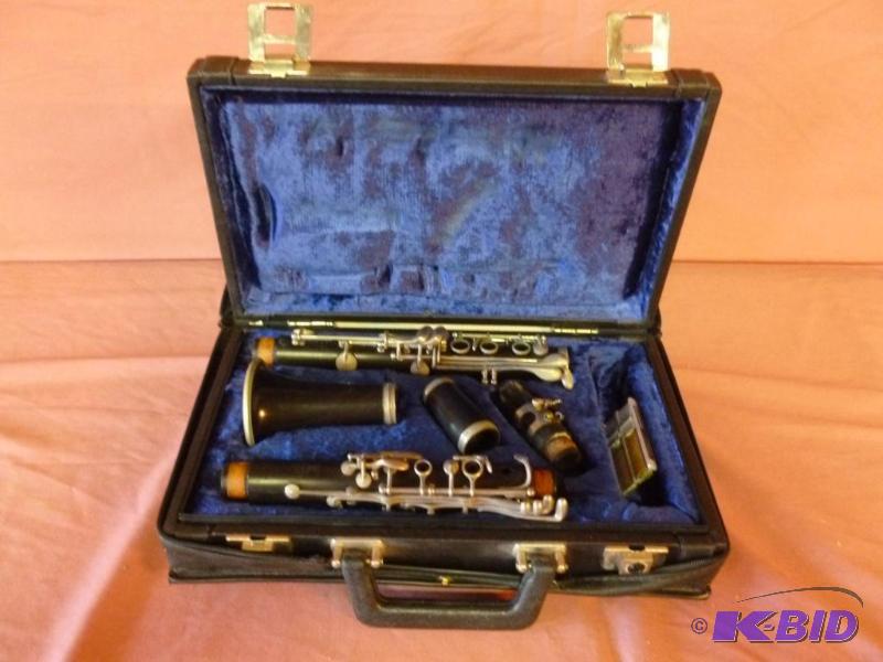 lot 70 image: Vintage Buffet Crampon Clarinet, comes in a h...