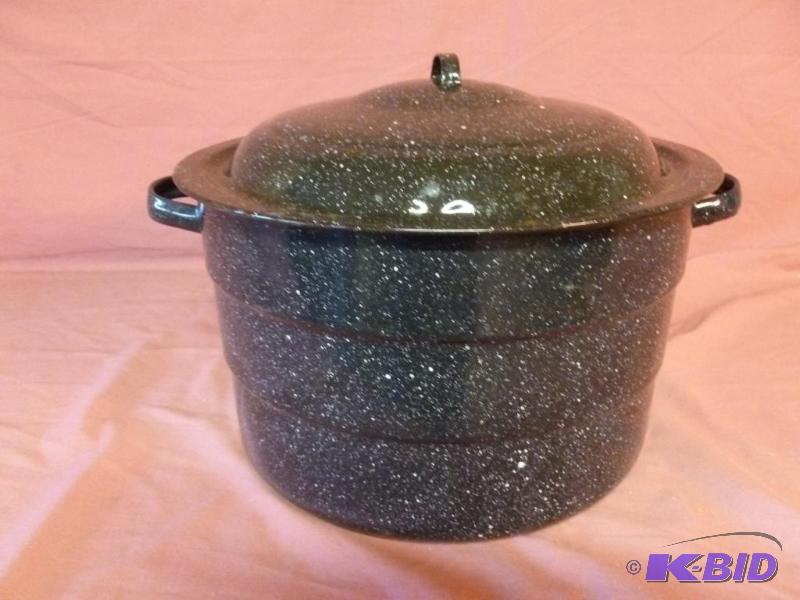 lot 80 image: Large cold pack canning kettle. ...