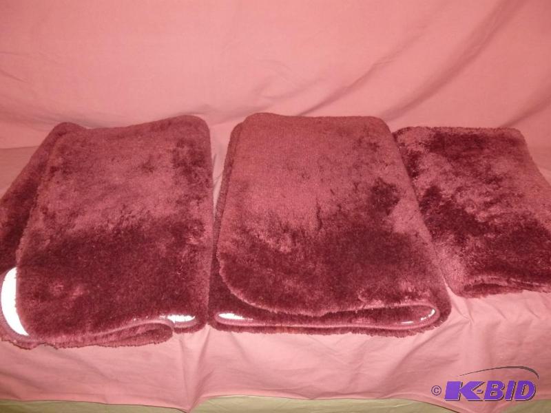 lot 92 image: Nice three piece bathroom rug set, maroon col...