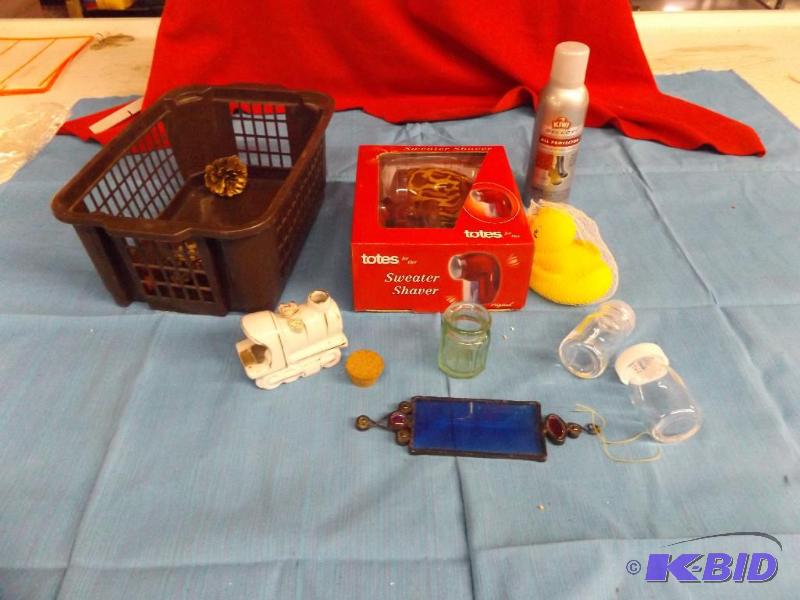 lot 10 image: Misc items, sweater shaver, train figure, KIW...
