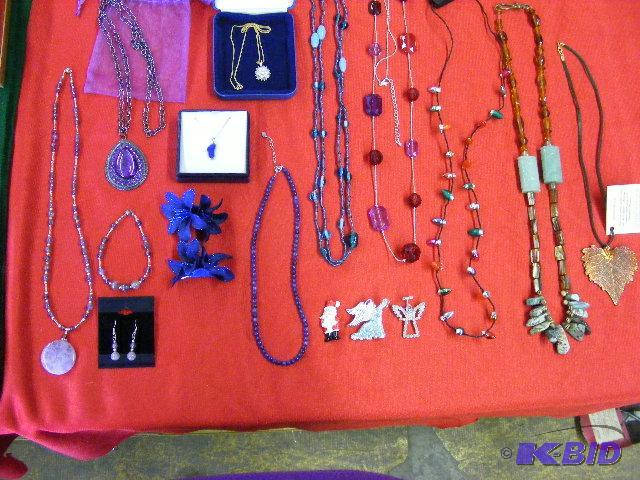 lot 14 image: Lot of misc Jewelry items...