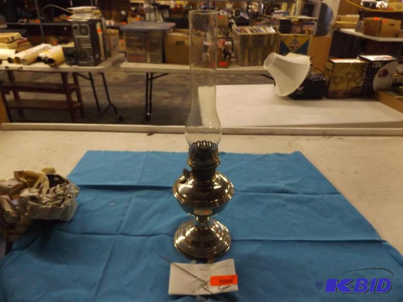 lot 269 image: Aladdin Oil Lamp, model 9...
