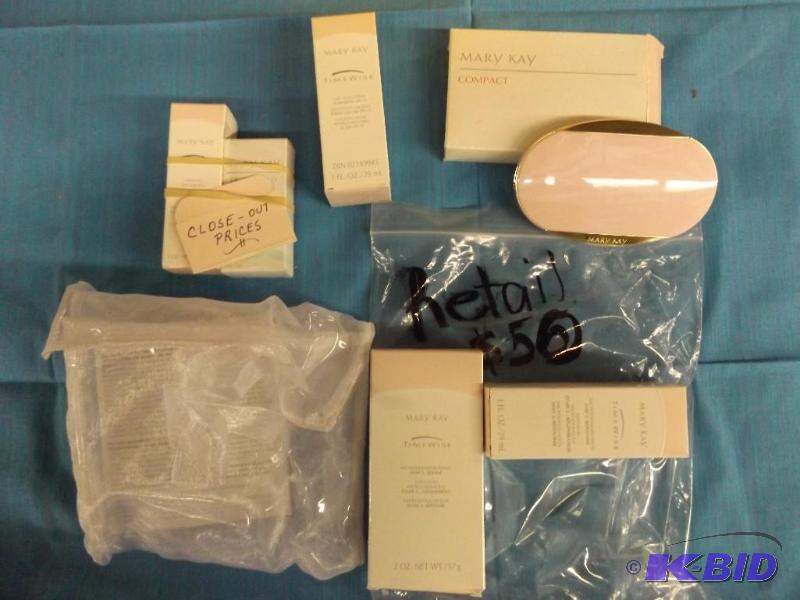 lot 280 image: Mary Kay Items, Microderm Abrassion Set, Comp...