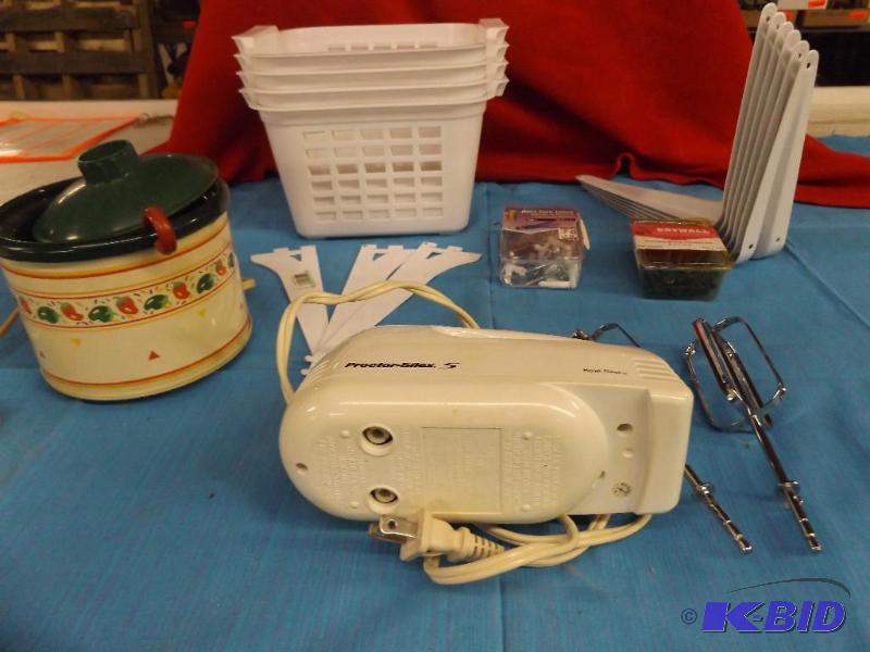 lot 287 image: Proctor Silex hand mixer, small crock pot, 4 ...