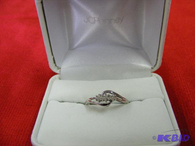 lot 32 image: Ring from JCPenney...