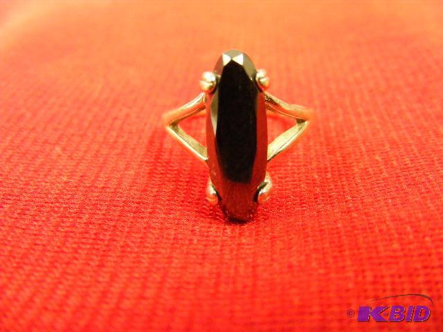 lot 34 image: Ring...