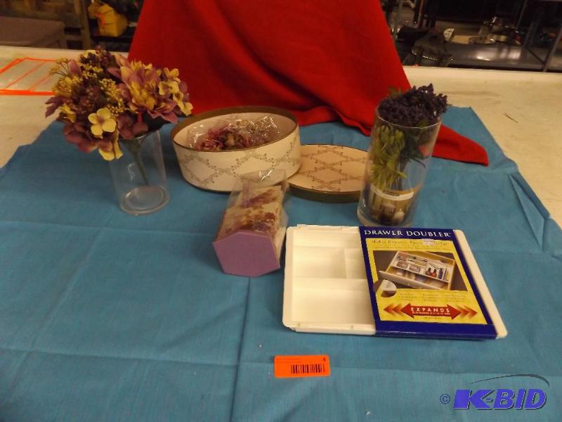lot 4 image: Drawer organizer, artificial flowersplants, ...