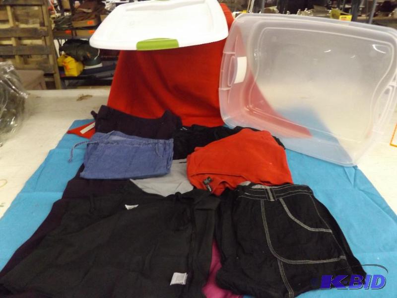 lot 47 image: 9 pieces of size M Petite clothing and a tote...