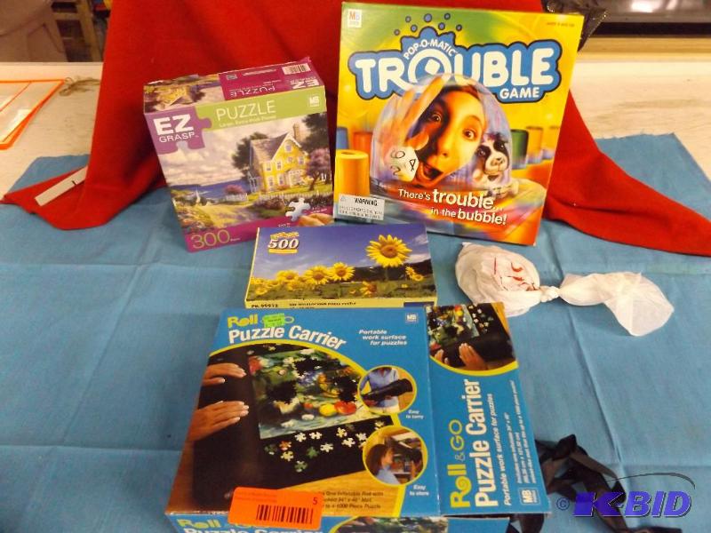 lot 5 image: Games - Trouble, 2 puzzles and a puzzle carri...