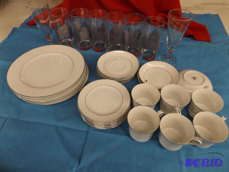 lot 54 image: Dishes and glasses, Crown Victoria Lovelace d...