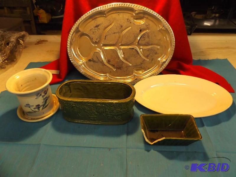 lot 73 image: 2 serving platters, 2 planters with damage...