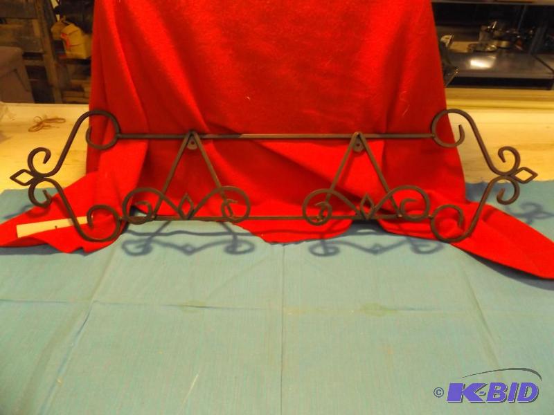 lot 82 image: Metal Plate wall hanger...