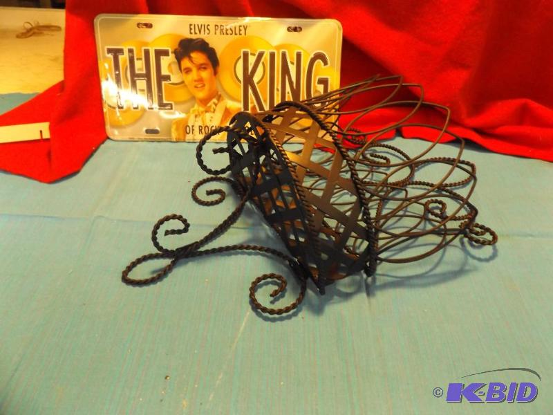 lot 87 image: Wire hanging wall basket, Elvis &quotThe Kin...
