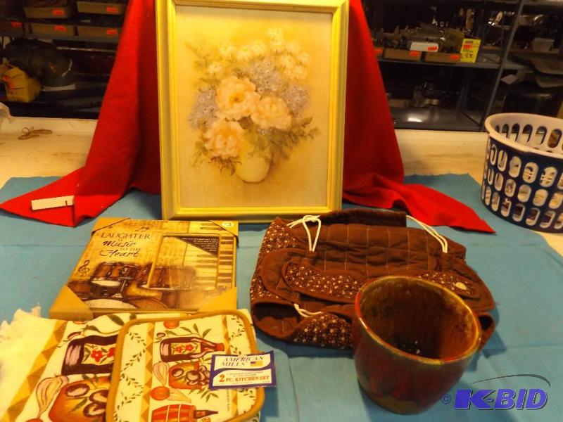 lot 89 image: Flower picture, decorative frame, small flowe...