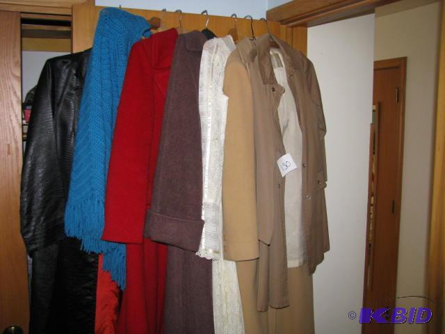 lot 130 image: Several nice vintage coats ...