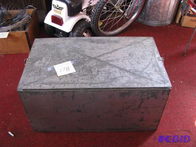 lot 178 image: vintage Stanley galvanized&nbsptin ice box p...