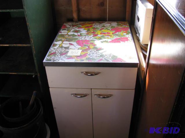 lot 181 image: metal cabinet in good shape ...