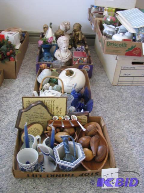 lot 21 image: Huge lot of home decor flea market items, bus...